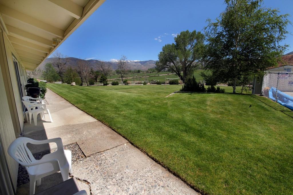 Meadowcliff Lodge Coleville Exterior photo
